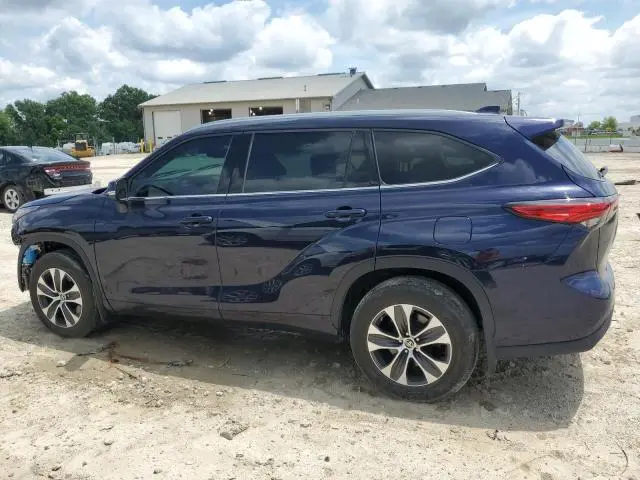 2021 TOYOTA HIGHLANDER XLE  