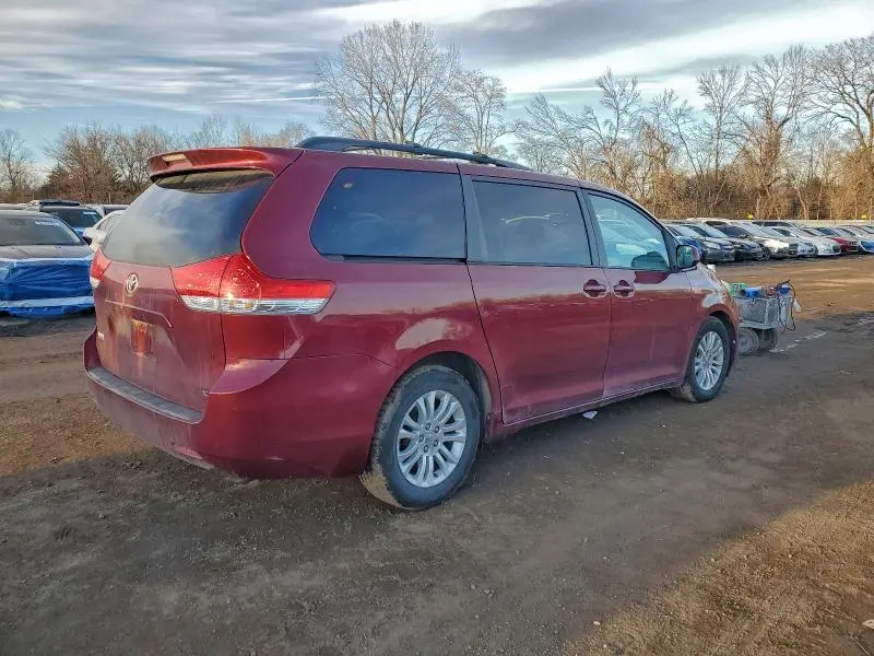 2011 TOYOTA SIENNA XLE  