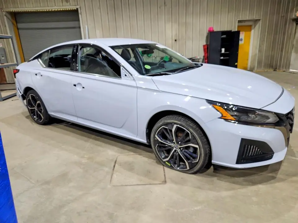 2024 NISSAN ALTIMA SR  