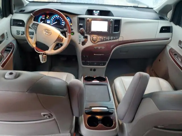 2013 TOYOTA SIENNA XLE  