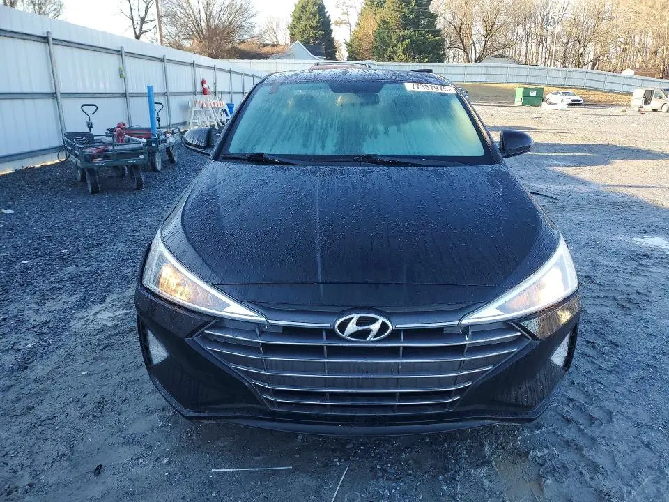 2019 HYUNDAI ELANTRA SE  