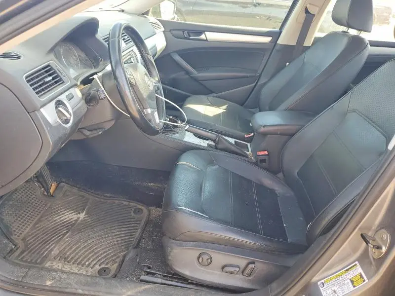 2013 VOLKSWAGEN PASSAT SE  