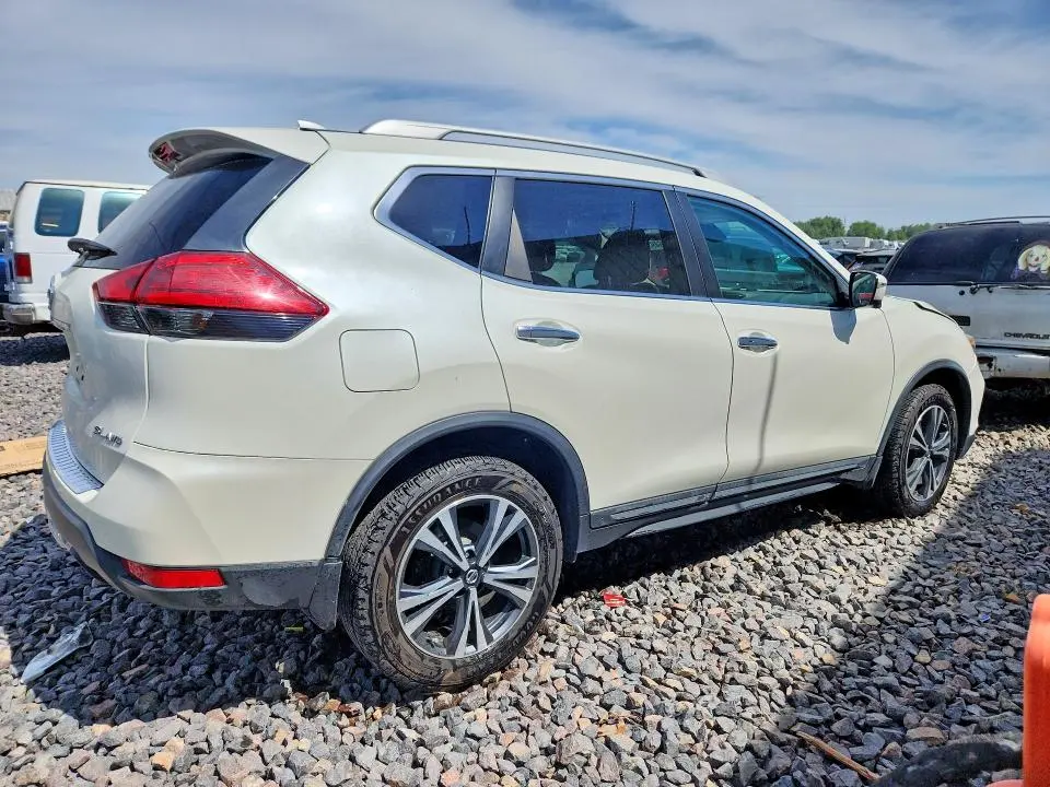 2017 NISSAN ROGUE SL  