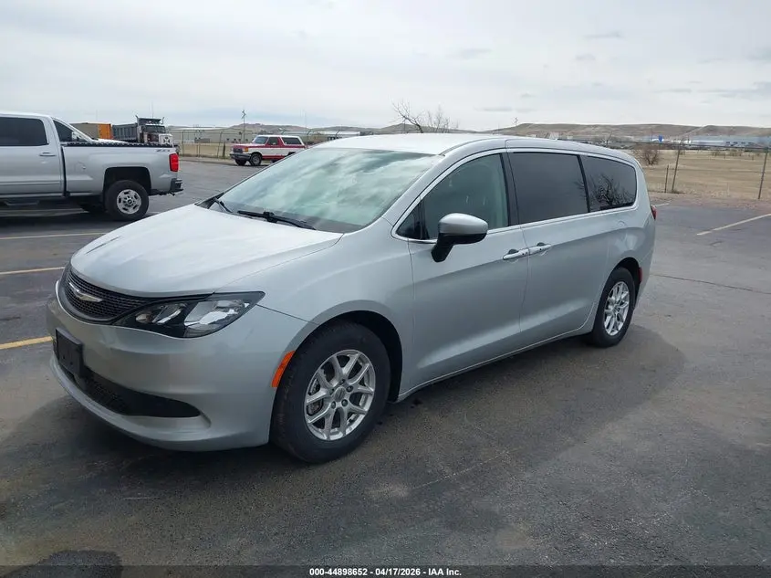 2022 CHRYSLER VOYAGER LX