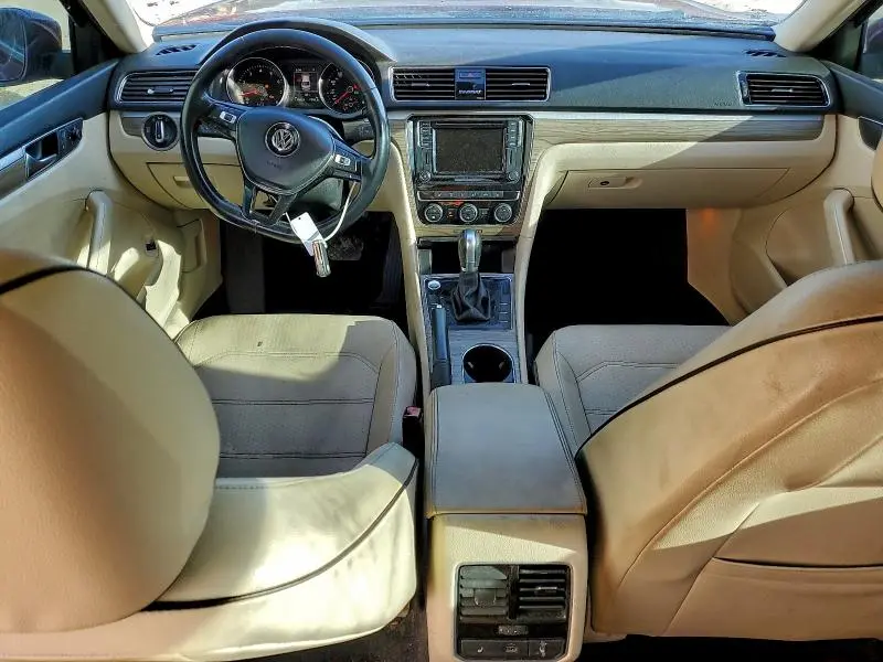 2018 VOLKSWAGEN PASSAT SE  