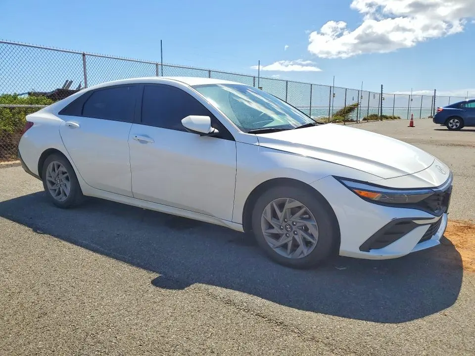 2024 HYUNDAI ELANTRA SEL  