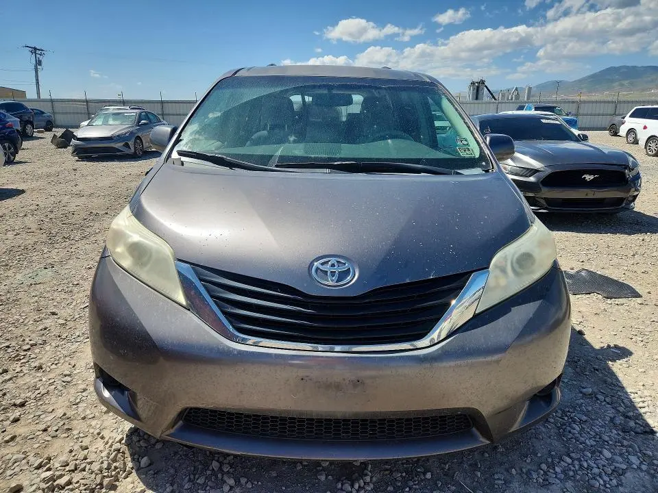 2011 TOYOTA SIENNA LE  
