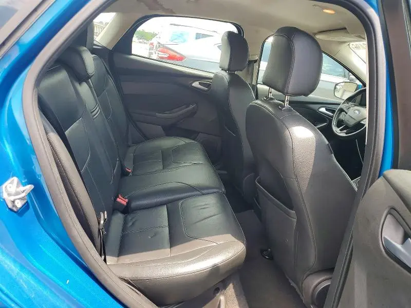 2015 FORD FOCUS SE  
