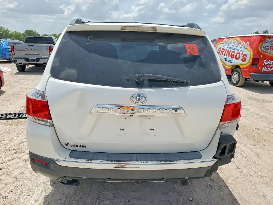 2012 TOYOTA HIGHLANDER SE  