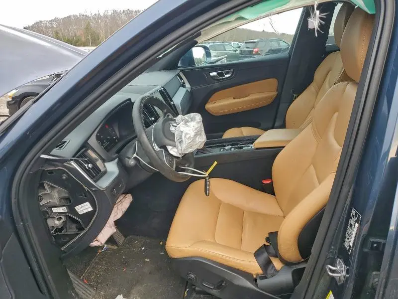 2018 VOLVO XC60 T6 MOMENTUM  