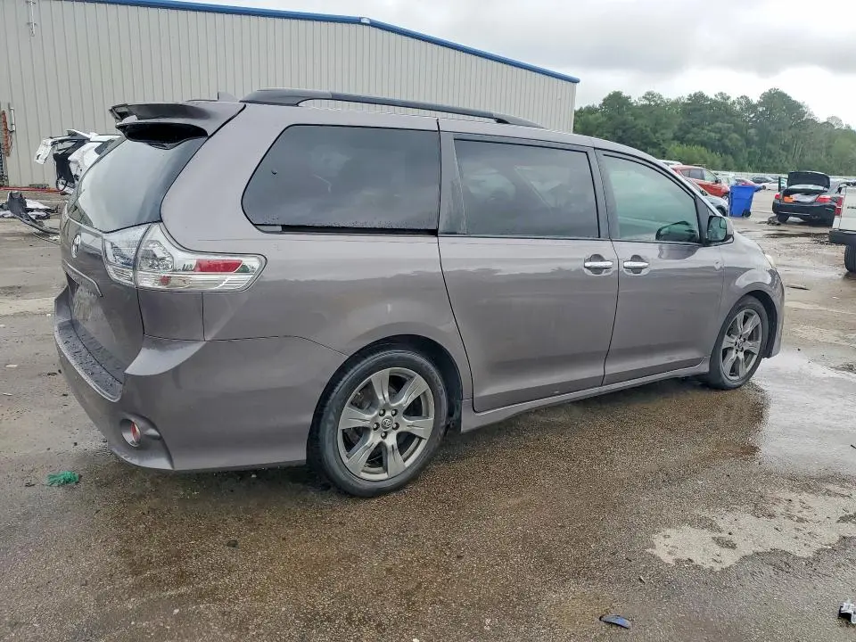2018 TOYOTA SIENNA SE 8-PASSENGER  