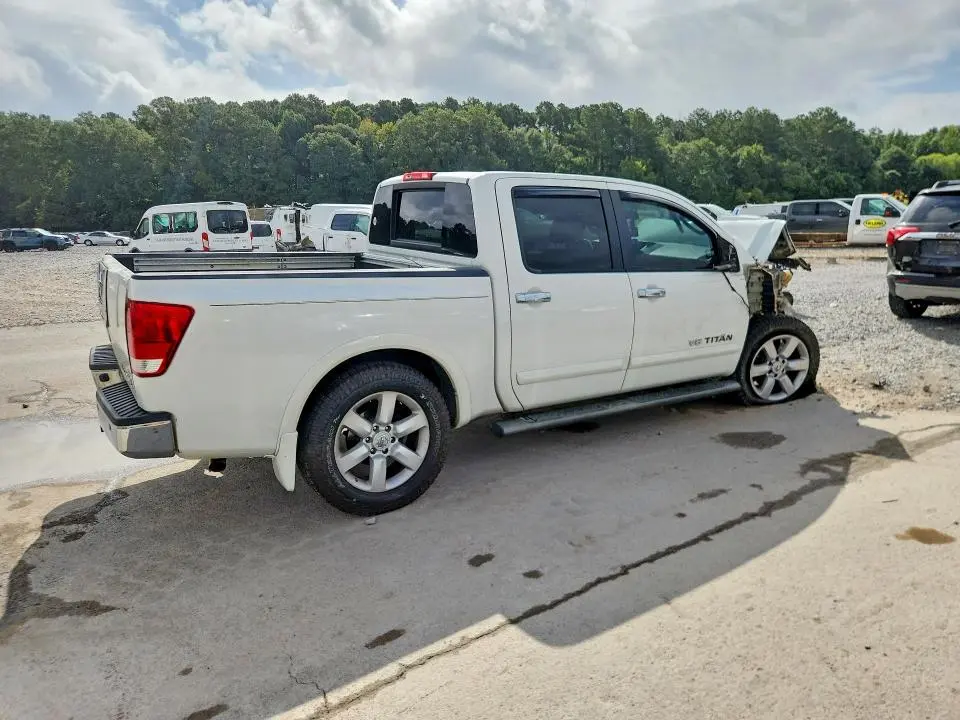 2010 NISSAN TITAN SE  