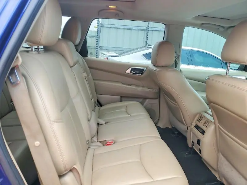 2017 NISSAN PATHFINDER SL  