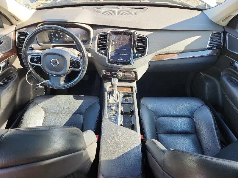 2017 VOLVO XC90 T6  