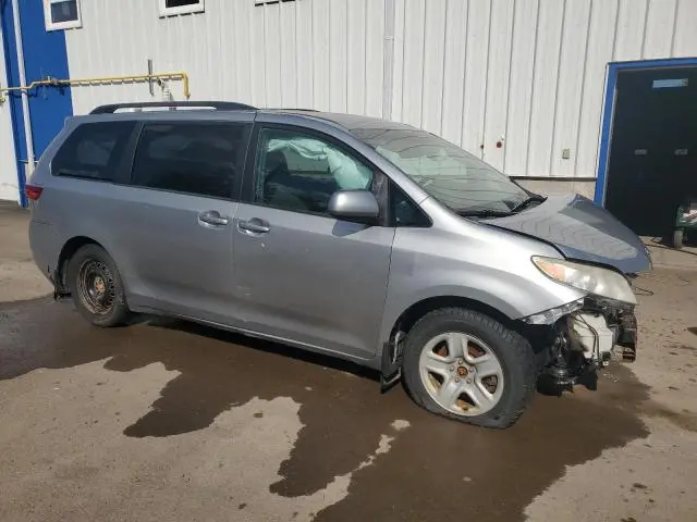 2015 TOYOTA SIENNA LE  