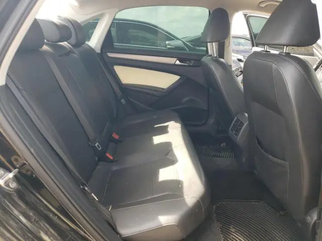 2015 VOLKSWAGEN PASSAT SE  