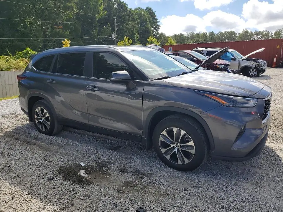 2024 TOYOTA HIGHLANDER XLE  