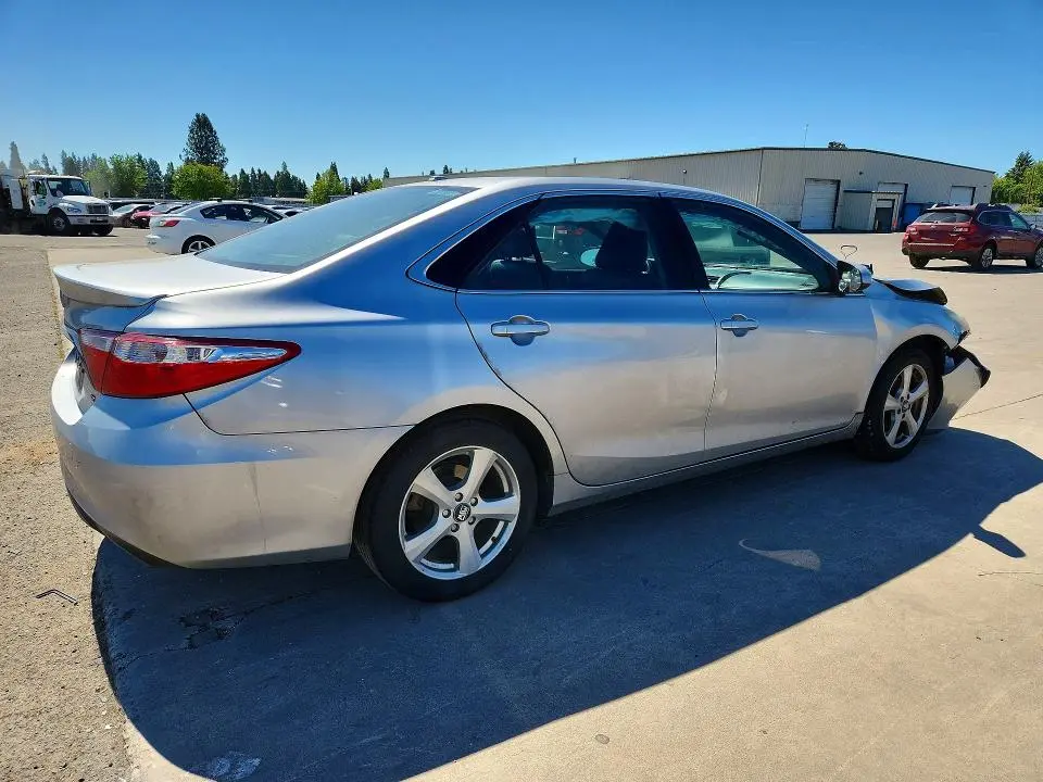 2016 TOYOTA CAMRY SE  