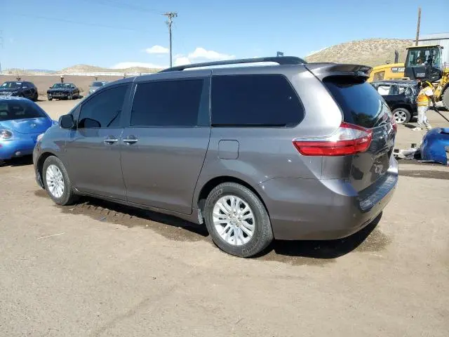 2017 TOYOTA SIENNA XLE  