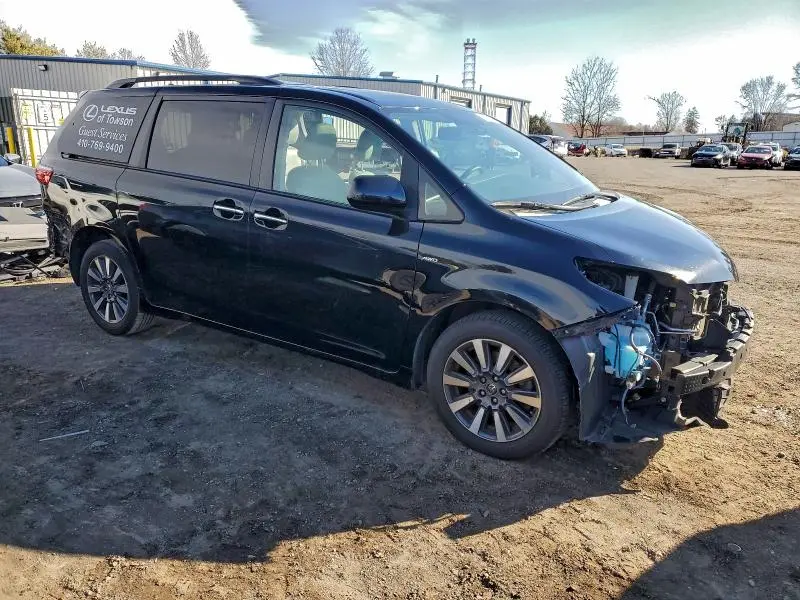 2020 TOYOTA SIENNA XLE  