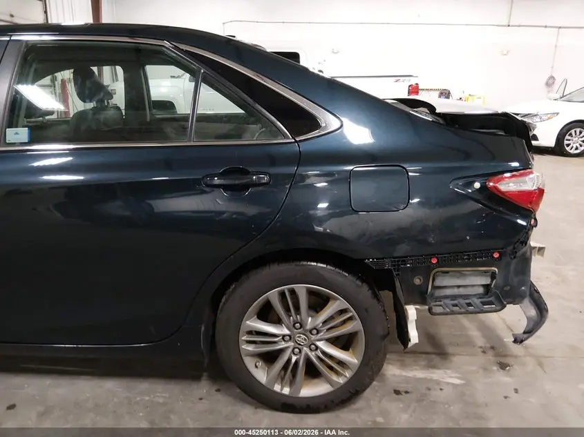 2016 TOYOTA CAMRY SE