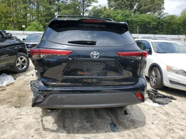 2021 TOYOTA HIGHLANDER XLE  