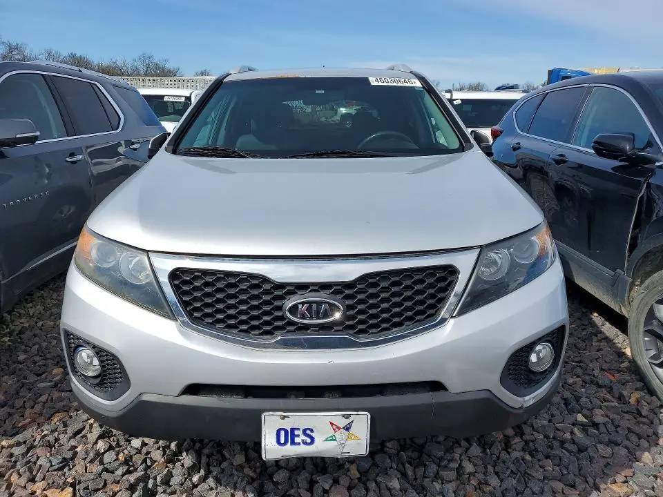 2013 KIA SORENTO LX  