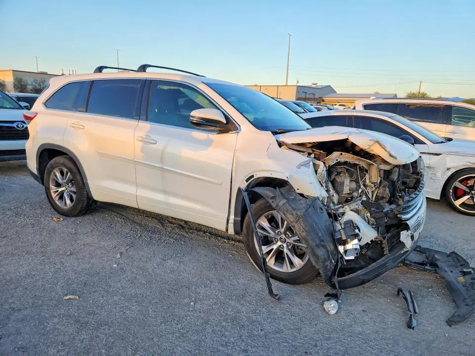 2016 TOYOTA HIGHLANDER LE PLUS  