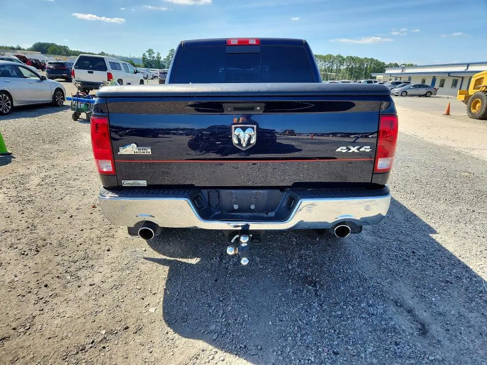 2016 RAM 1500 SLT  