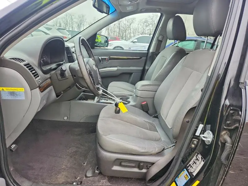 2011 HYUNDAI SANTA FE SE  