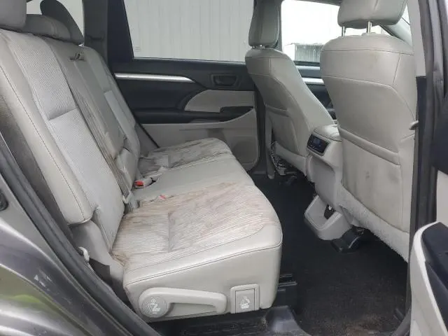 2015 TOYOTA HIGHLANDER LE  