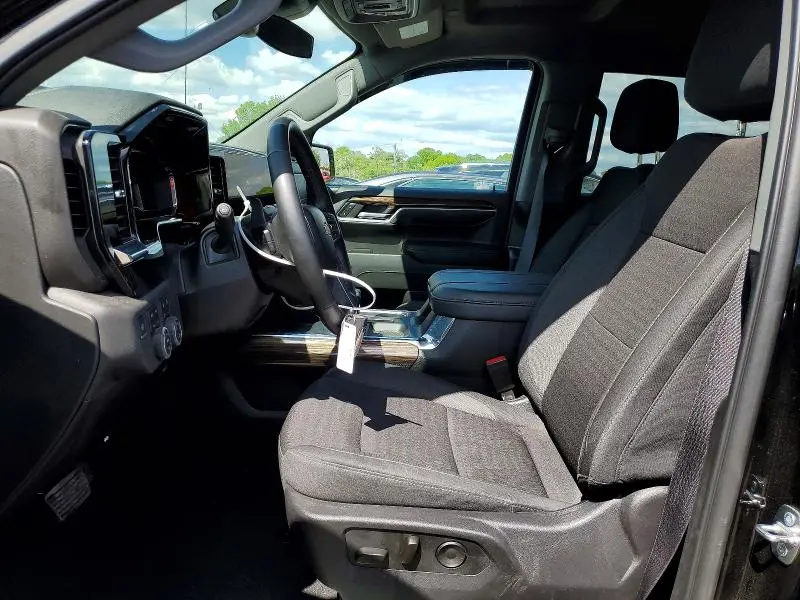 2024 CHEVROLET SILVERADO K1500 LT  