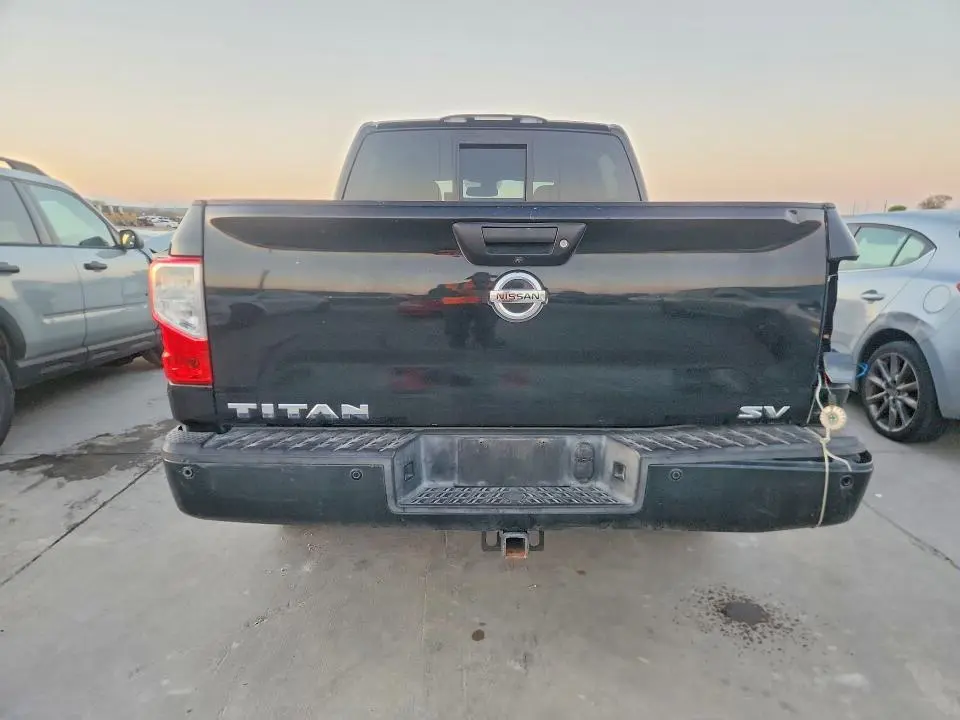 2017 NISSAN TITAN SV  