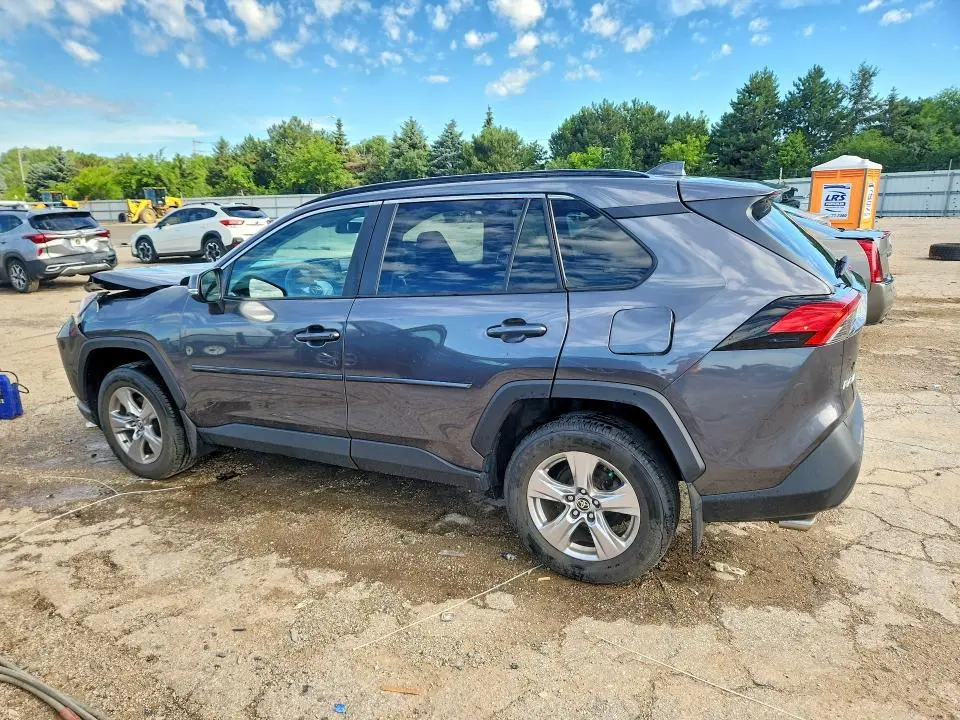 2022 TOYOTA RAV4 XLE  
