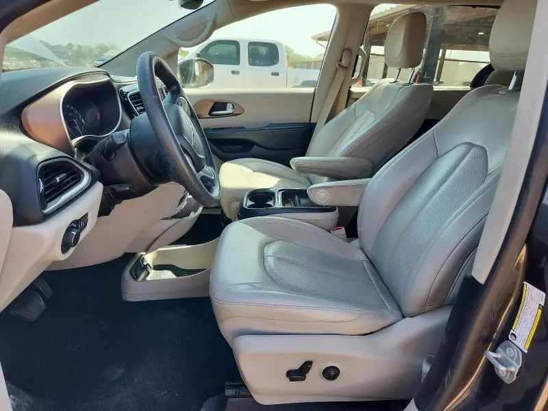 2021 CHRYSLER VOYAGER   