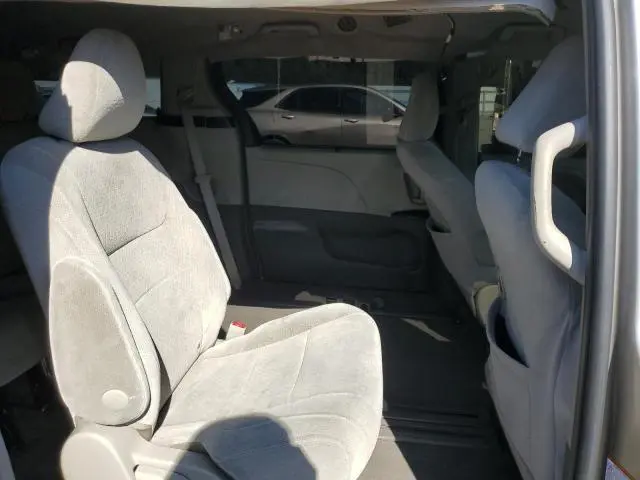 2015 TOYOTA SIENNA LE  