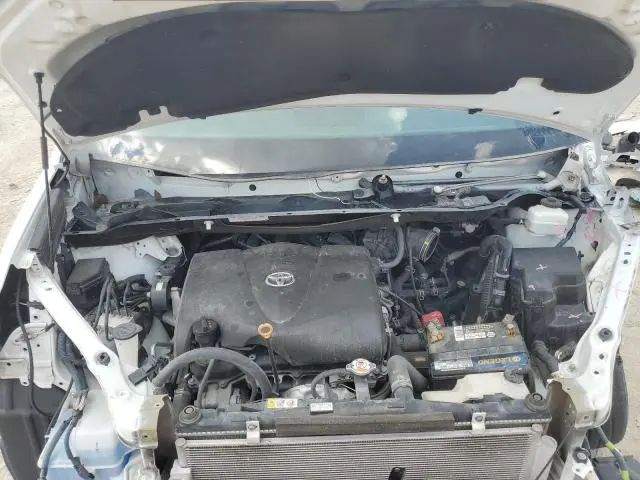 2019 TOYOTA SIENNA XLE  