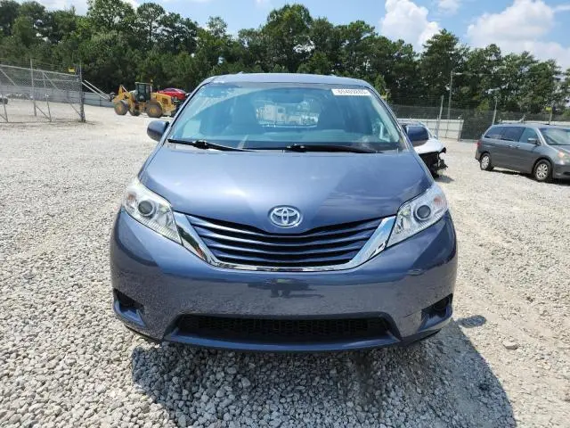 2017 TOYOTA SIENNA LE  