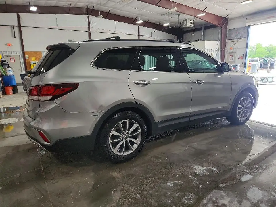 2017 HYUNDAI SANTA FE SE  