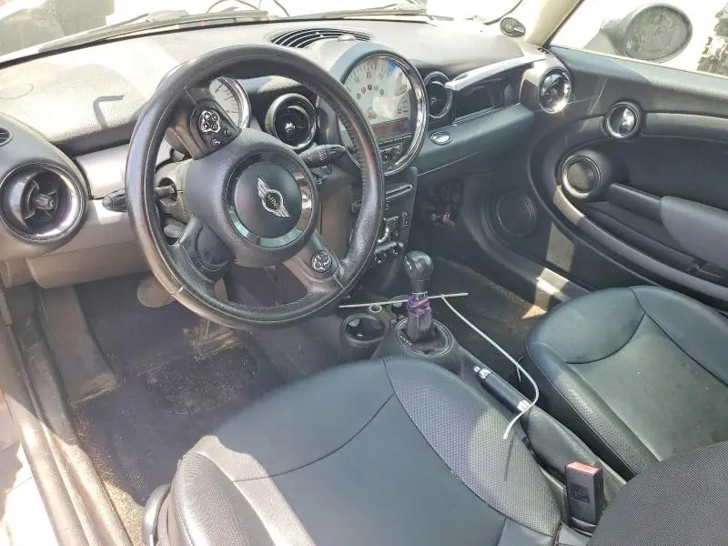 2011 MINI COOPER   