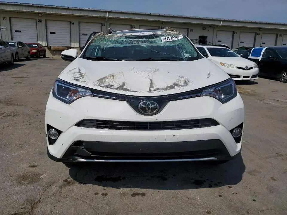 2017 TOYOTA RAV4 XLE  