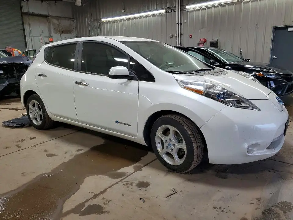 2013 NISSAN LEAF S  