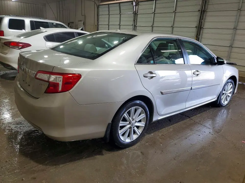 2014 TOYOTA CAMRY XLE  