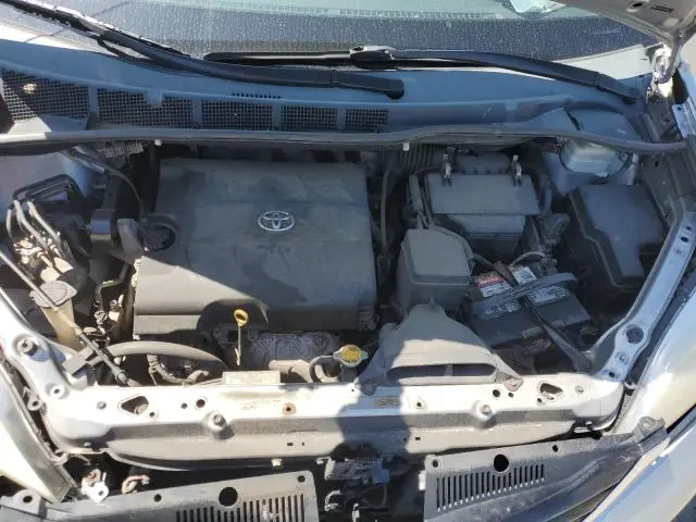 2011 TOYOTA SIENNA LE  