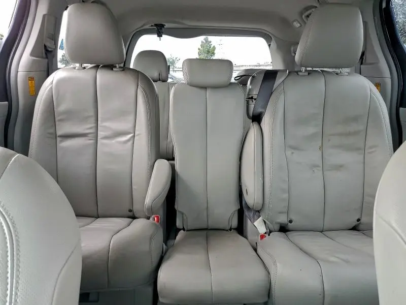 2014 TOYOTA SIENNA XLE  
