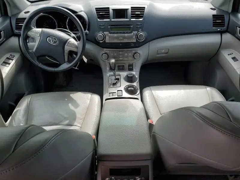 2010 TOYOTA HIGHLANDER SE  