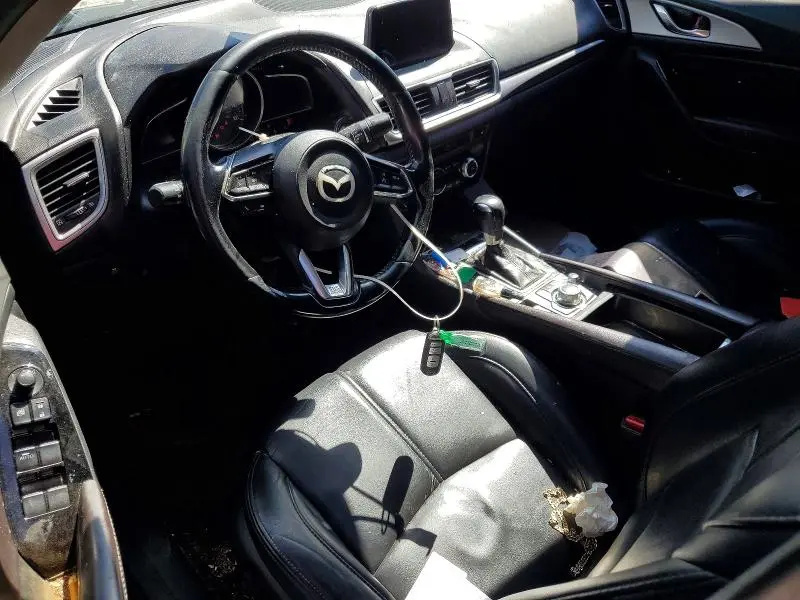 2017 MAZDA 3 TOURING  