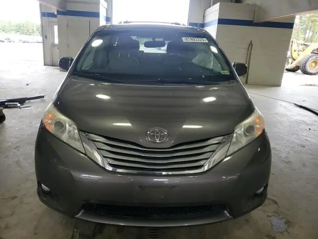2015 TOYOTA SIENNA XLE  