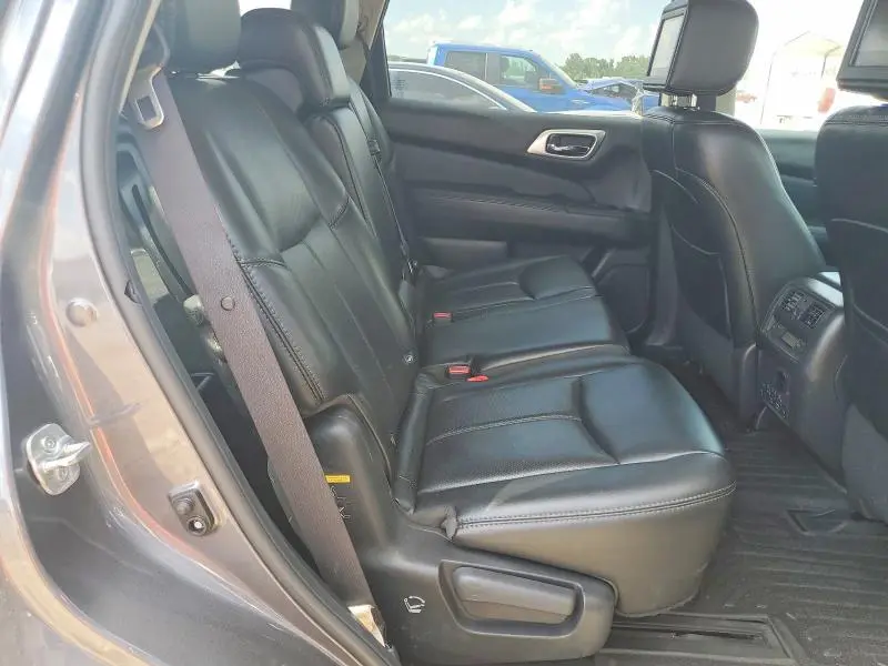 2017 NISSAN PATHFINDER PLATINUM  