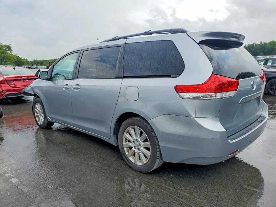 2013 TOYOTA SIENNA XLE 7-PASSENGER  
